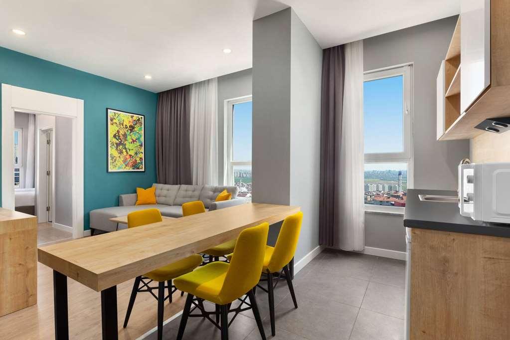 Days Inn & Suites By Wyndham Esenyurt Κωνσταντινούπολη Δωμάτιο φωτογραφία
